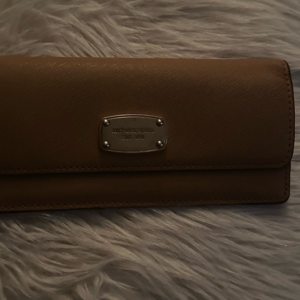 Micheal kors jet set slim leather wallet like new